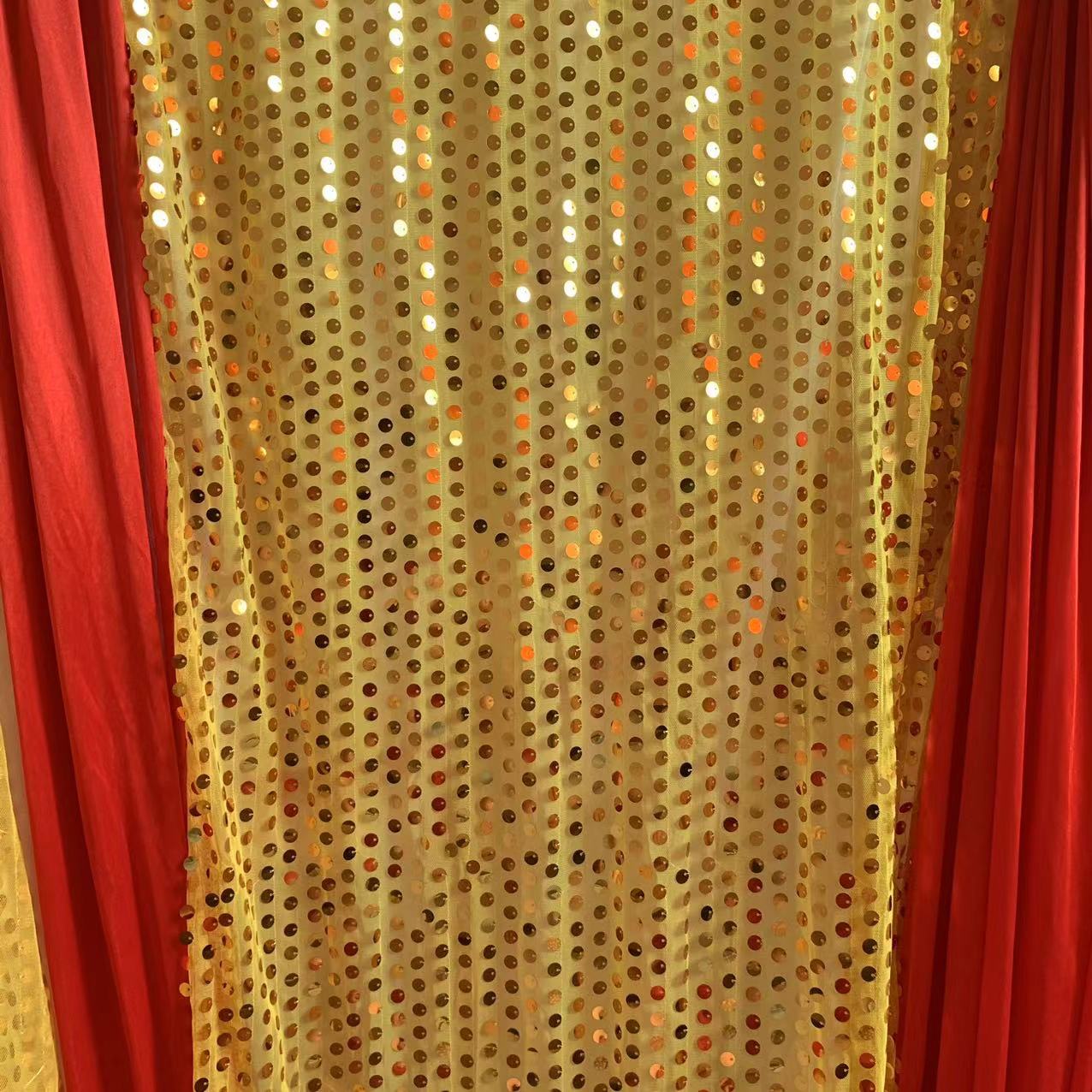 Фон для фотокабинки из серебри – обзор и цена Sequin Fabric Panel